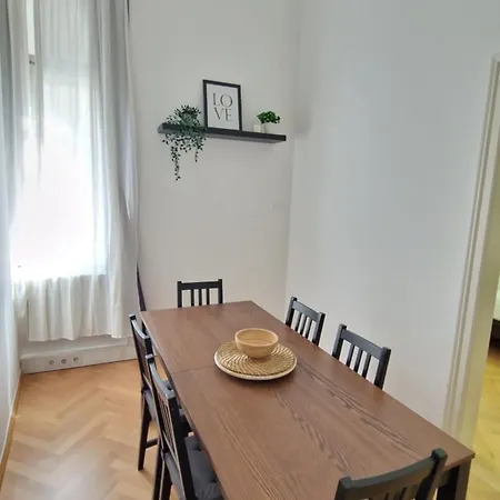 Pri Juliji * Ljubljana